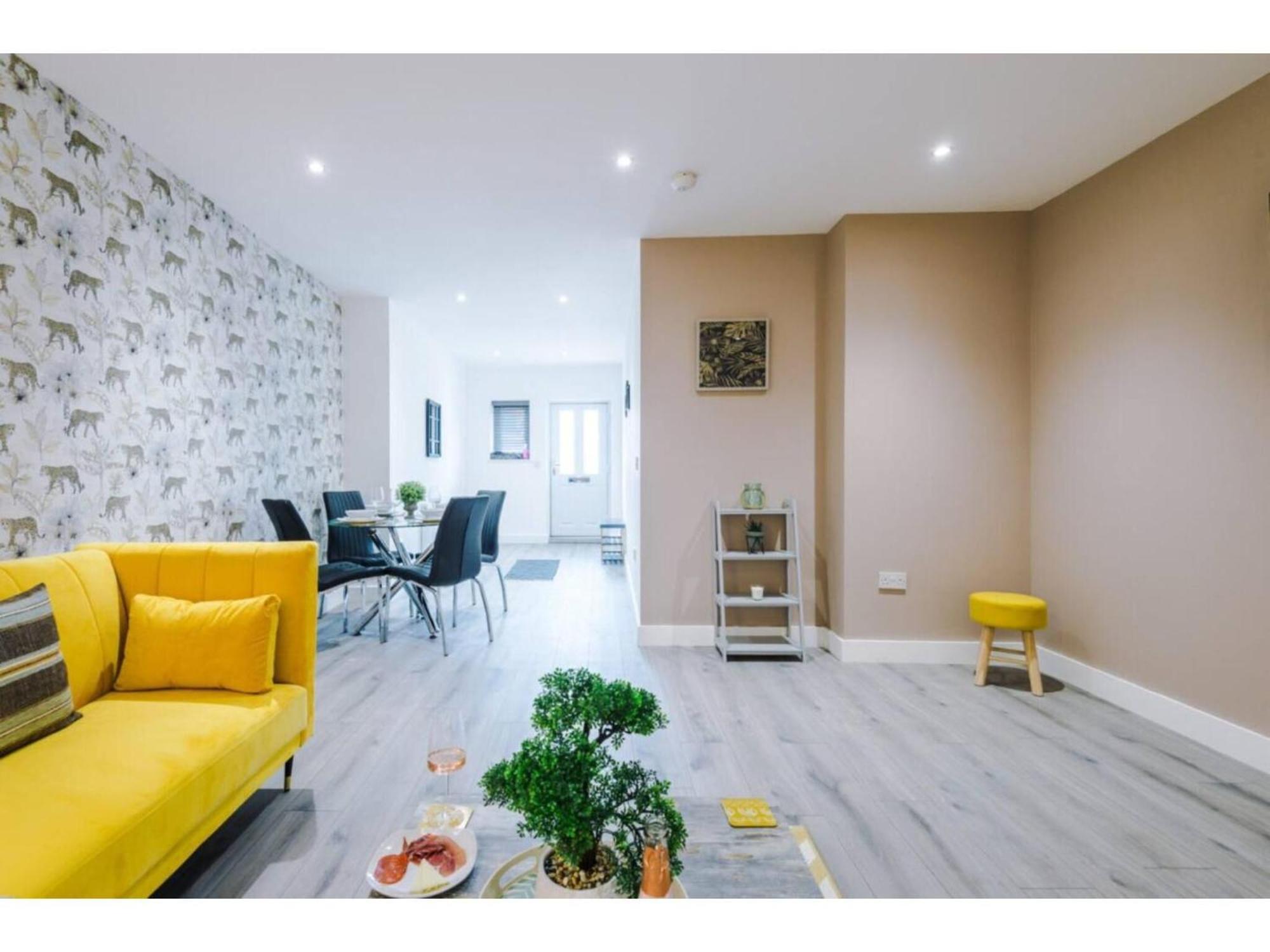 The Ecclesian Deluxe Apartments Near Trafford Centre Eccles Train Station Μάντσεστερ Εξωτερικό φωτογραφία