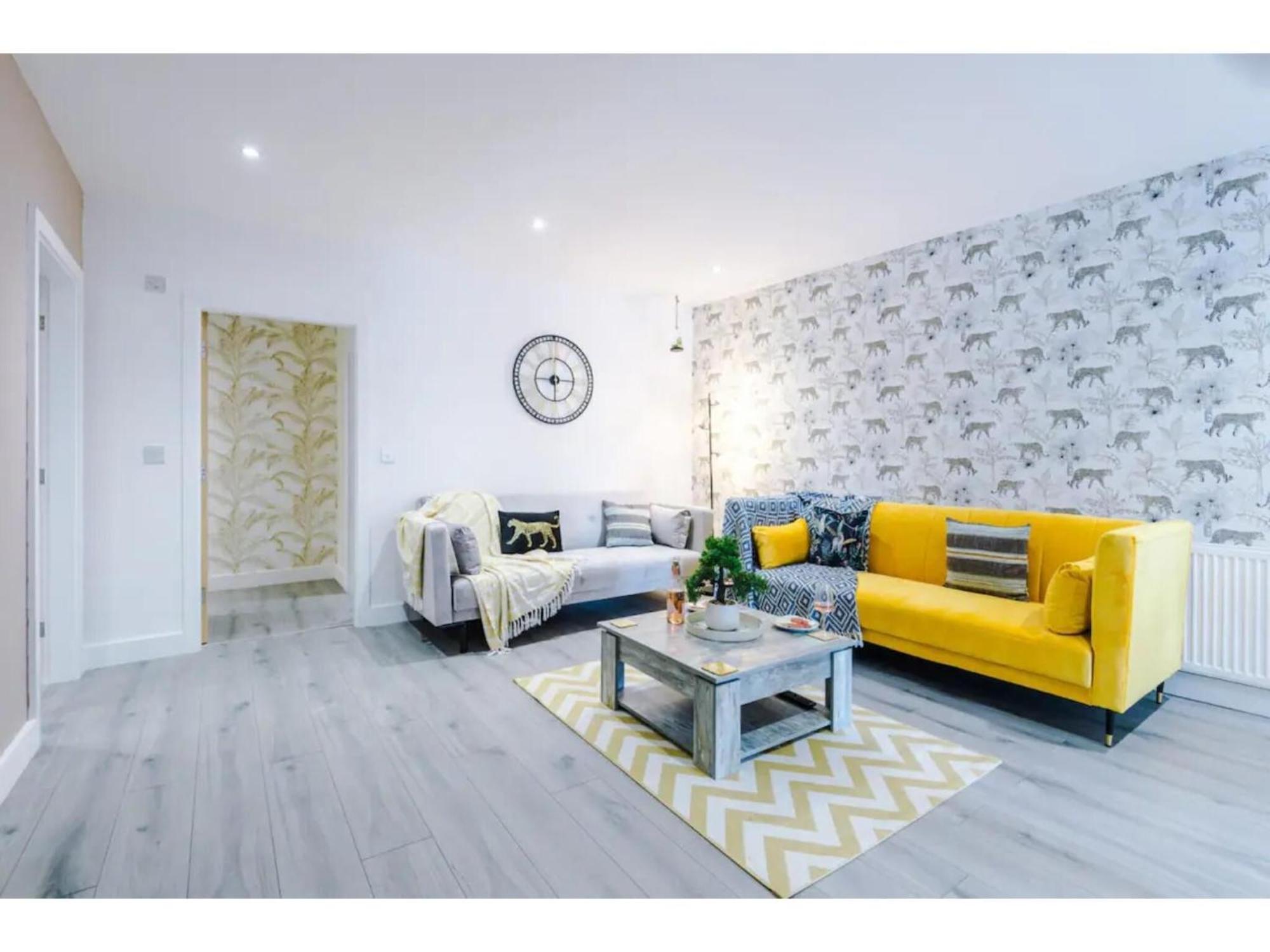 The Ecclesian Deluxe Apartments Near Trafford Centre Eccles Train Station Μάντσεστερ Εξωτερικό φωτογραφία