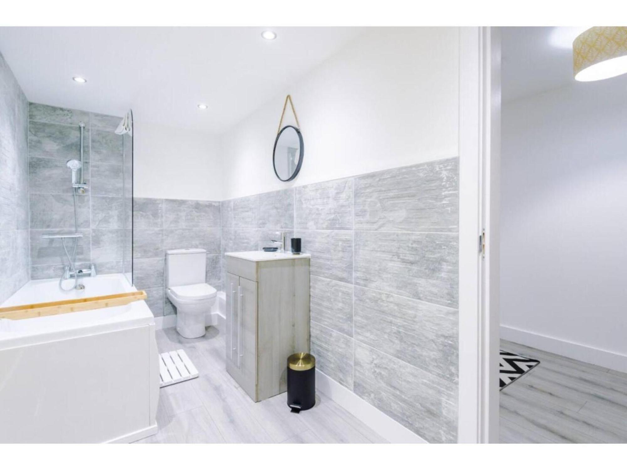 The Ecclesian Deluxe Apartments Near Trafford Centre Eccles Train Station Μάντσεστερ Εξωτερικό φωτογραφία