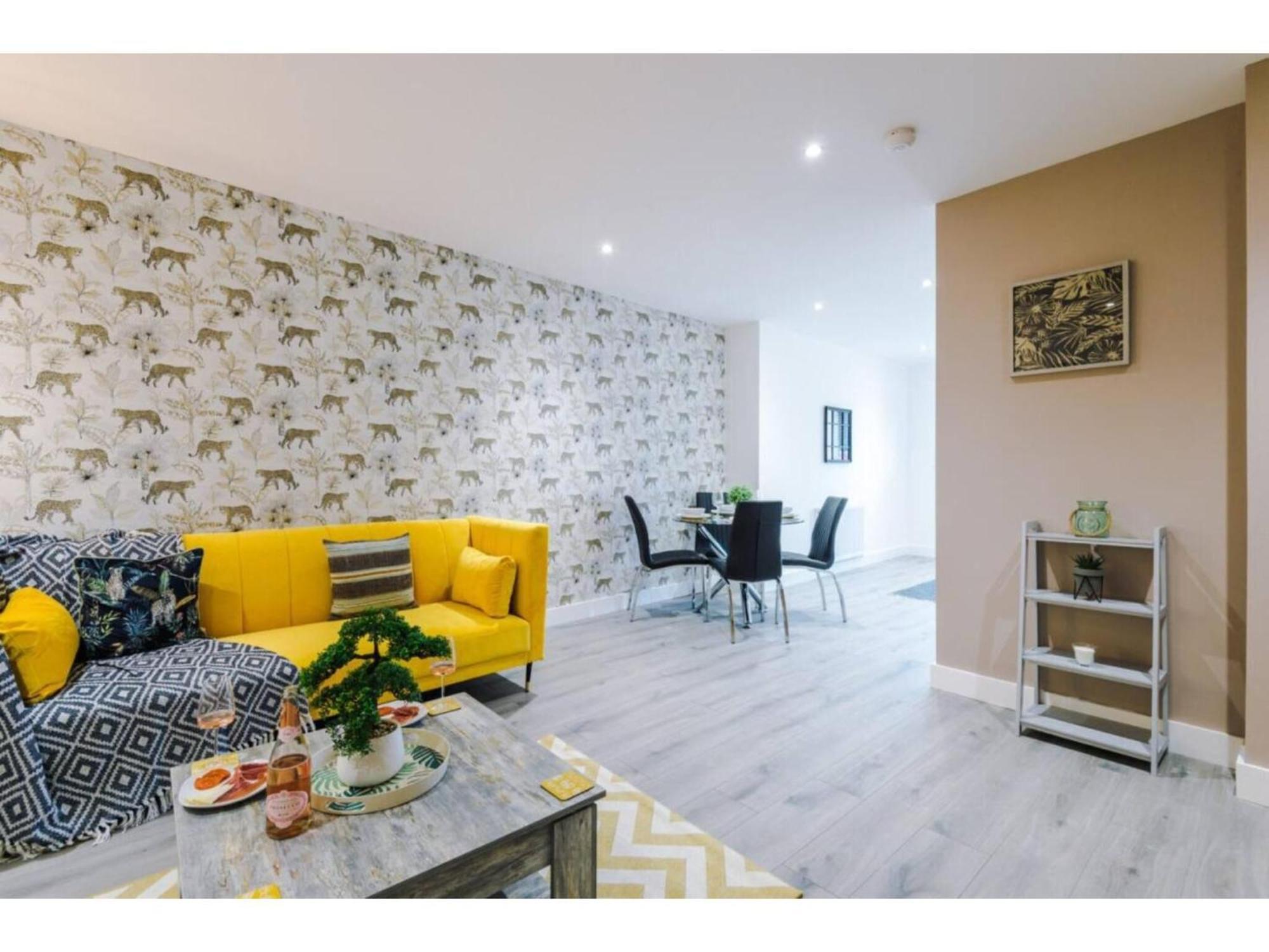 The Ecclesian Deluxe Apartments Near Trafford Centre Eccles Train Station Μάντσεστερ Εξωτερικό φωτογραφία